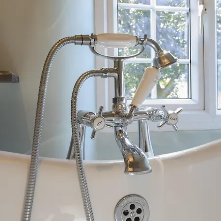 Pond بيت للعطل